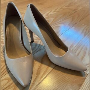 Michael Kors Tan Nude Beige Pumps Size 6M